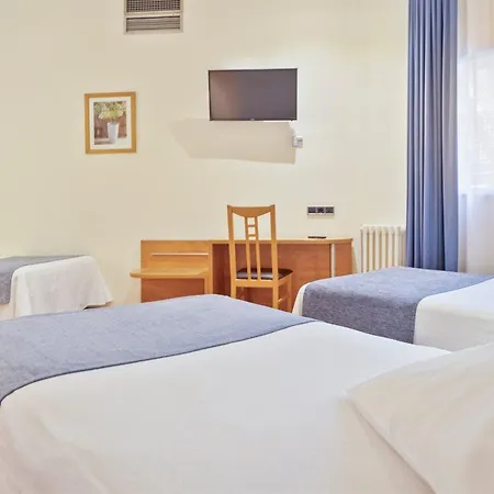 악타 안티베스 호텔 2*