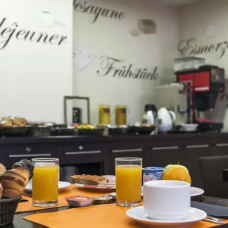 Acta Antibes Hotell 2*
