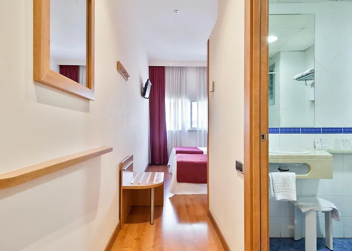 Hotel Acta Antibes 2*