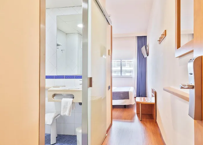 Hotel Acta Antibes 2*