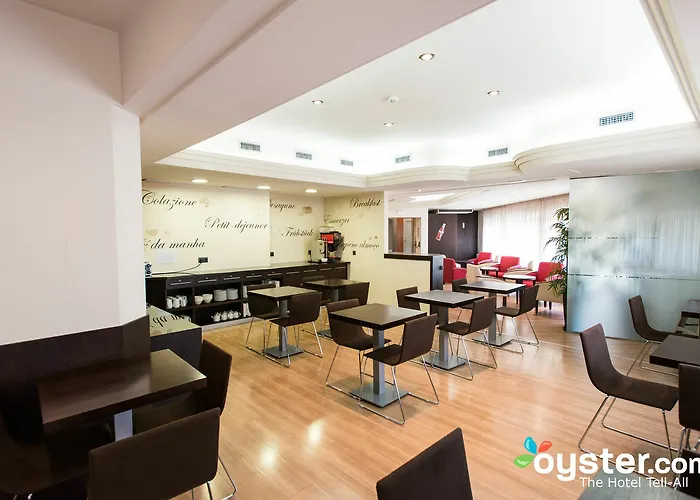 Hotel Acta Antibes 2*